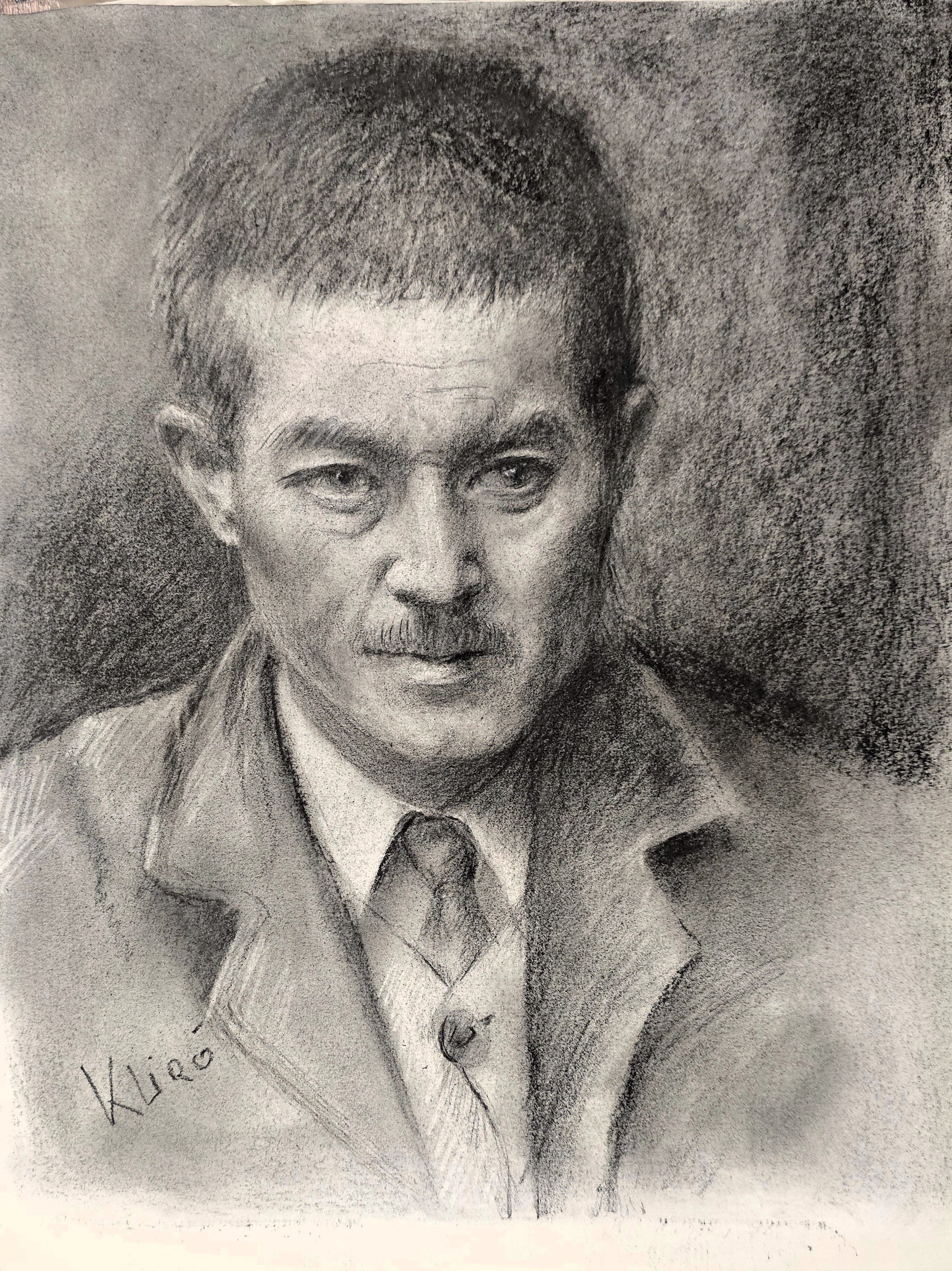 Ritratto a carboncino di Klirò raffigurante uomo giapponese