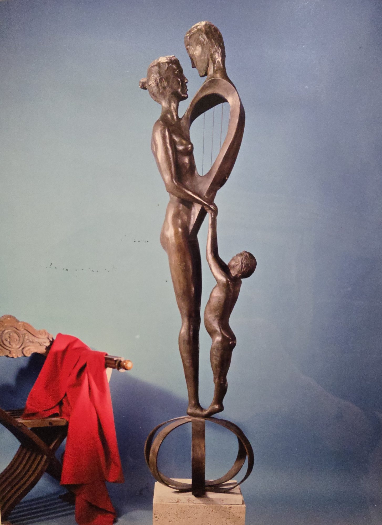 Scultura in bronzo La Famiglia eseguito da Klirò proprietà dell'Onorevole De Michelis