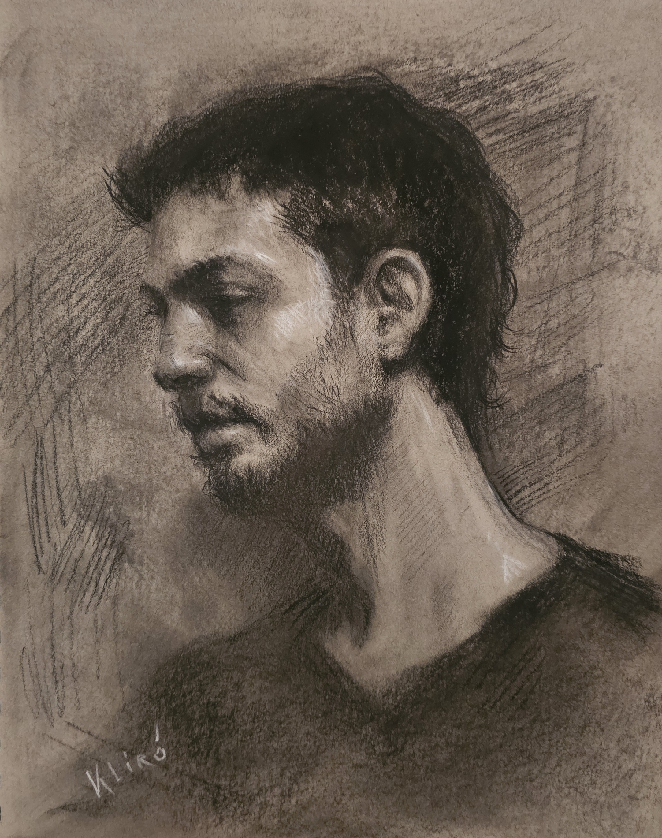 Ritratto a carboncino di Klirò su carta Strathmore di Klirò