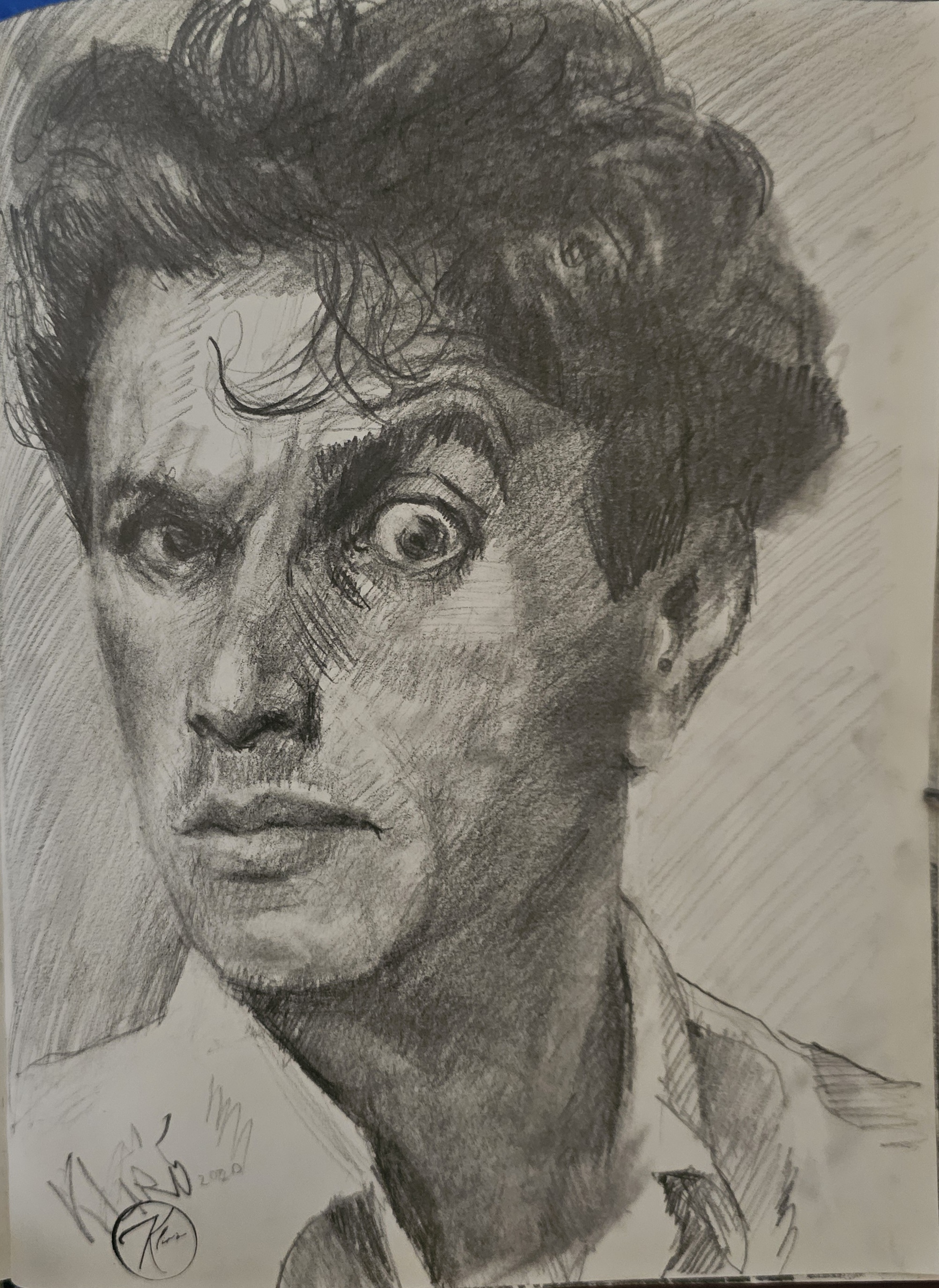 Disegno a matita pierre noire, ritratto di uomo di Klirò
