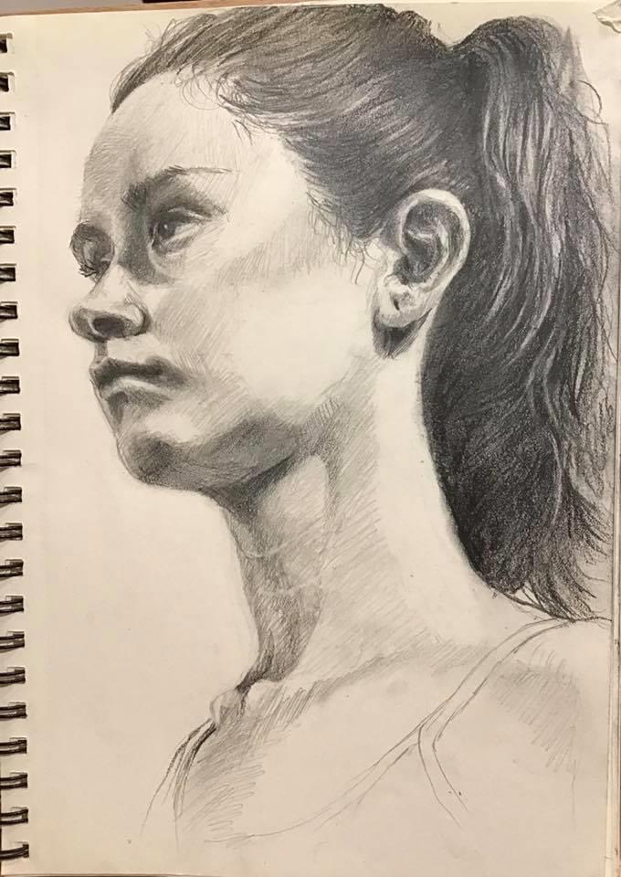 ragazza con coda di cavallo disegno a matita di klirò