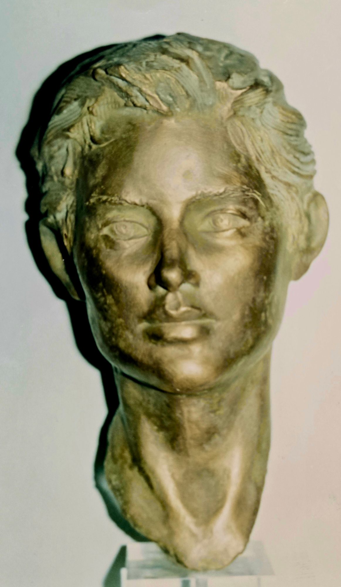 Scultura di volto di fanciullo in bronzo realizzato da Klirò